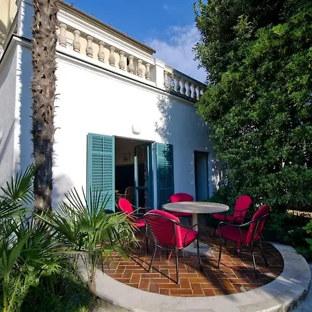 On The With A Splendid Garden Villa